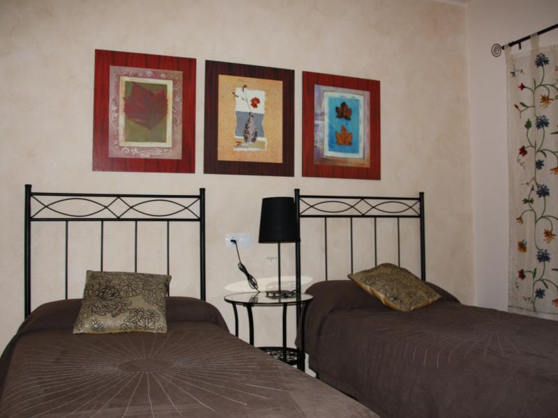 Hostal Rte. Elena Фуэнтес-де-Эбро Номер фото