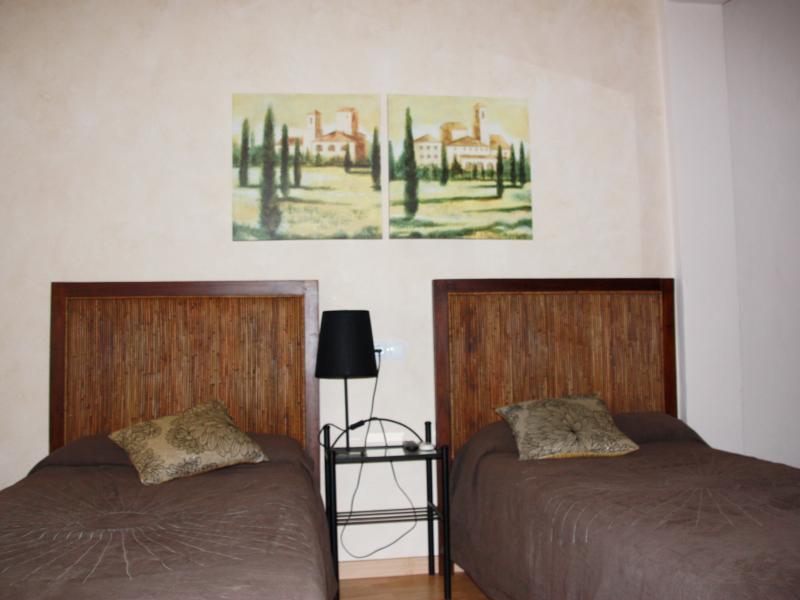 Hostal Rte. Elena Фуэнтес-де-Эбро Номер фото