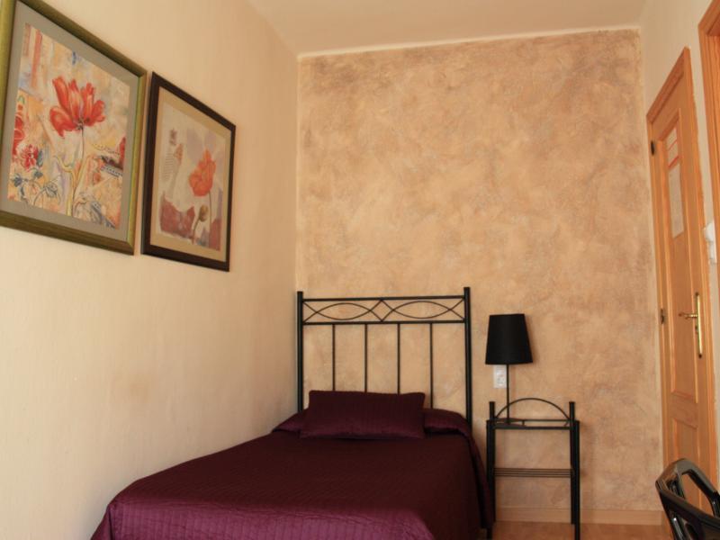 Hostal Rte. Elena Фуэнтес-де-Эбро Номер фото